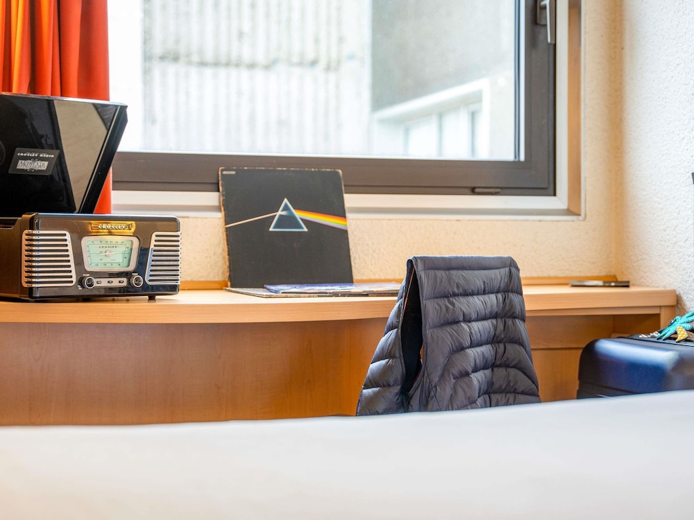 ibis Paris 17 Clichy-Batignolles — Hotel rooms in Paris, Ile-de-France