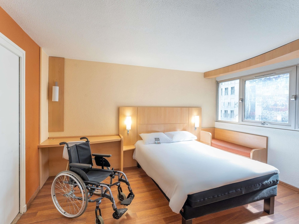ibis Paris 17 Clichy-Batignolles — Hotel rooms in Paris, Ile-de-France