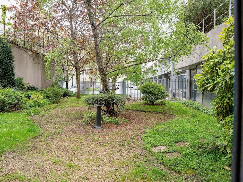 ibis Paris 17 Clichy-Batignolles — Hotel building in Paris, Ile-de-France