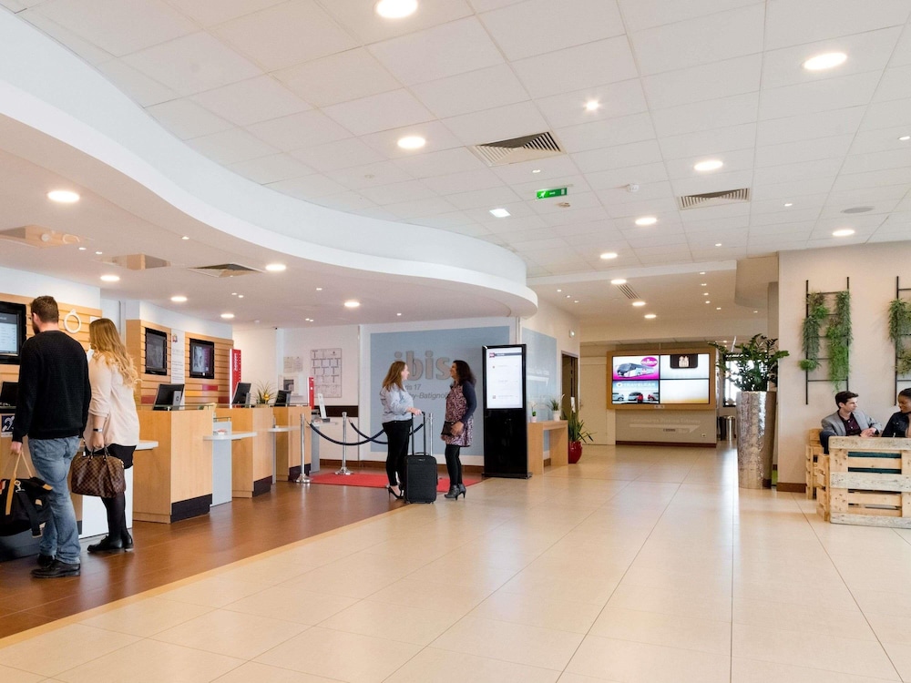 ibis Paris 17 Clichy-Batignolles — Hotel building in Paris, Ile-de-France