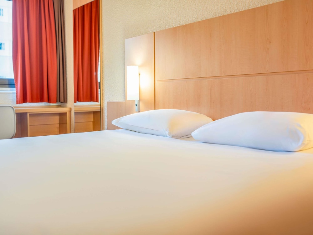 ibis Paris 17 Clichy-Batignolles — Hotel rooms in Paris, Ile-de-France