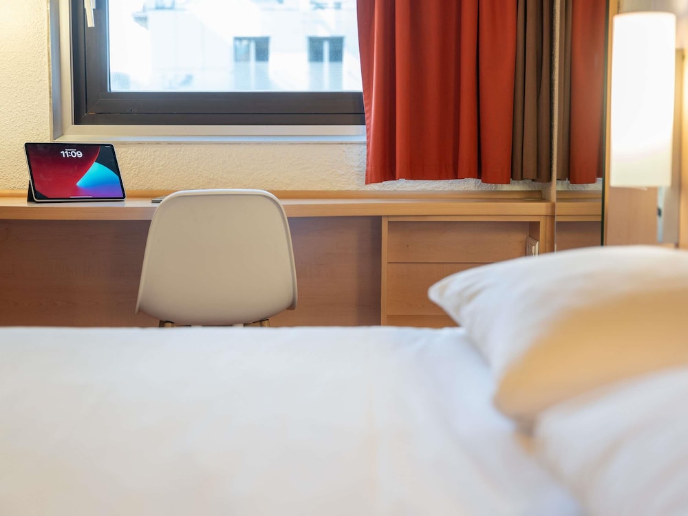 ibis Paris 17 Clichy-Batignolles — Hotel rooms in Paris, Ile-de-France