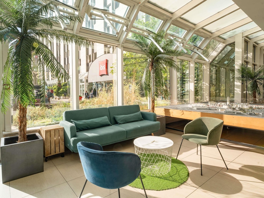 ibis Paris 17 Clichy-Batignolles — Hotel building in Paris, Ile-de-France