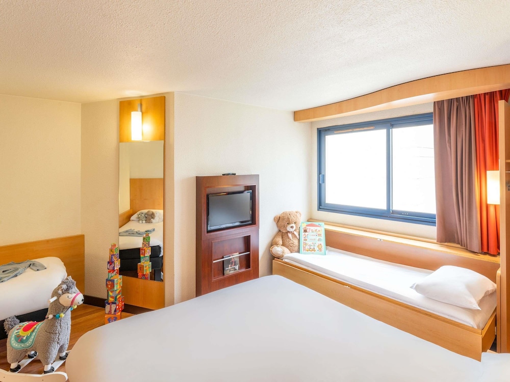 ibis Paris 17 Clichy-Batignolles — Hotel rooms in Paris, Ile-de-France
