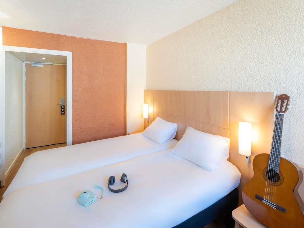 ibis Paris 17 Clichy-Batignolles — Hotel rooms in Paris, Ile-de-France