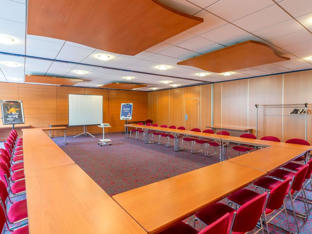 ibis Paris 17 Clichy-Batignolles — Hotel building in Paris, Ile-de-France