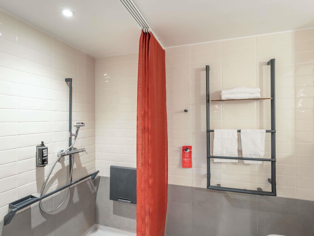 ibis Paris 17 Clichy-Batignolles — Hotel rooms in Paris, Ile-de-France