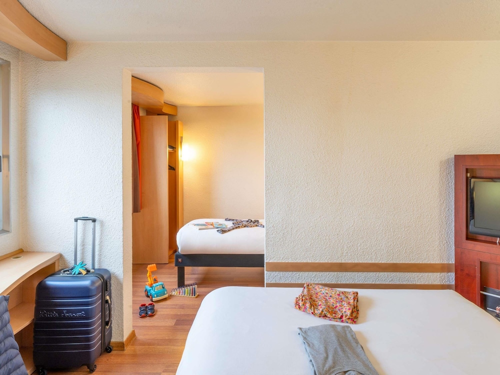 ibis Paris 17 Clichy-Batignolles — Hotel rooms in Paris, Ile-de-France