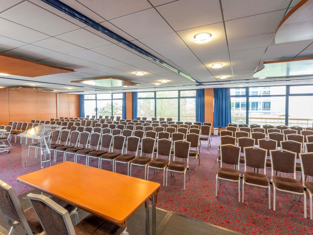 ibis Paris 17 Clichy-Batignolles — Hotel building in Paris, Ile-de-France