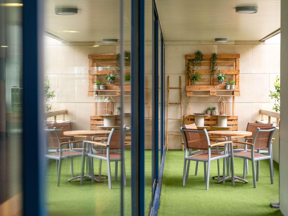 ibis Paris 17 Clichy-Batignolles — Restaurant & bars in Paris, Ile-de-France