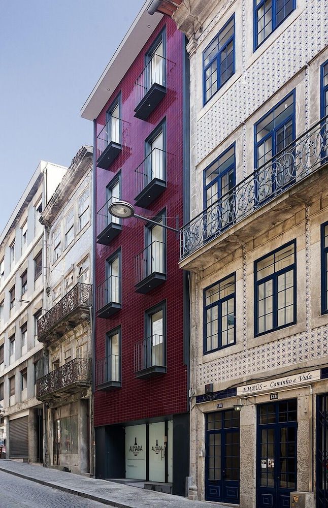 Almada Wine House
