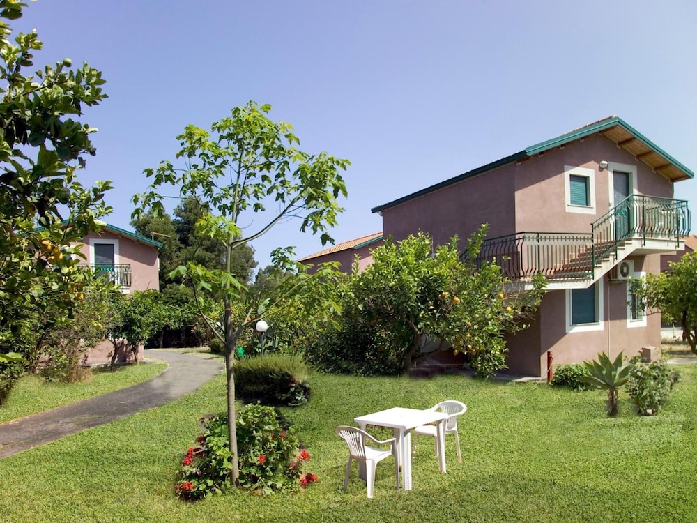 Villaggio Alkantara — Hotel building in Giardini Naxos, Sicily