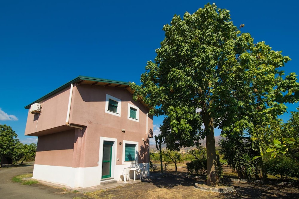 Villaggio Alkantara — Hotel building in Giardini Naxos, Sicily