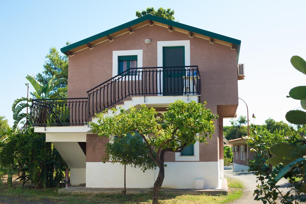 Villaggio Alkantara — Hotel building in Giardini Naxos, Sicily