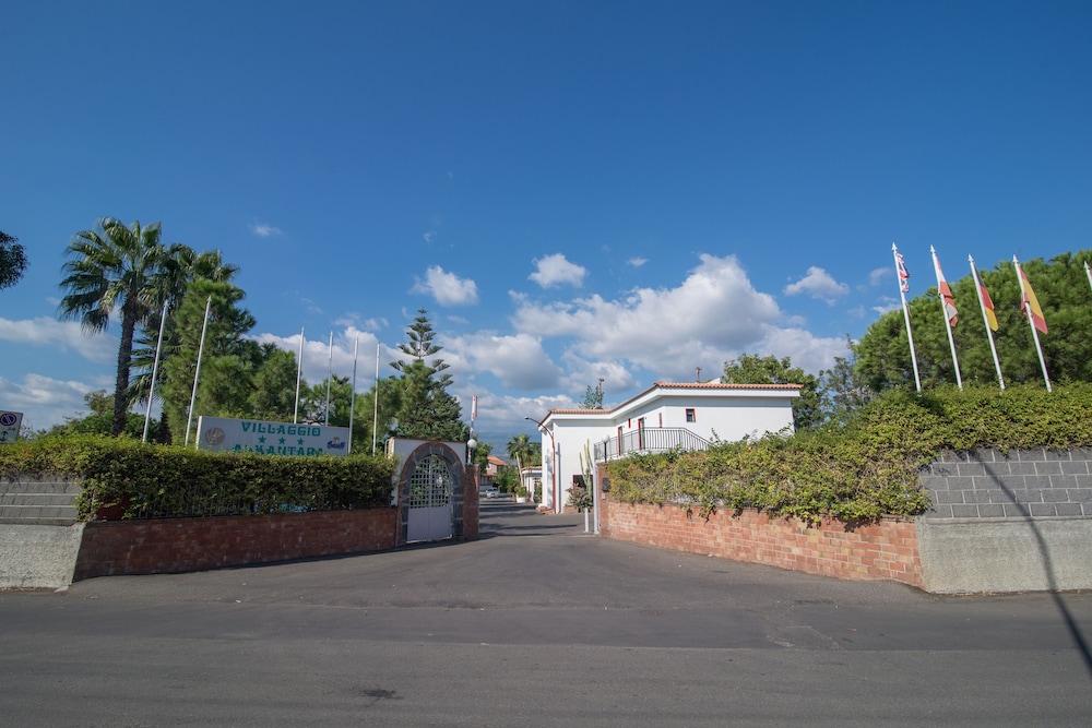 Villaggio Alkantara — Hotel building in Giardini Naxos, Sicily