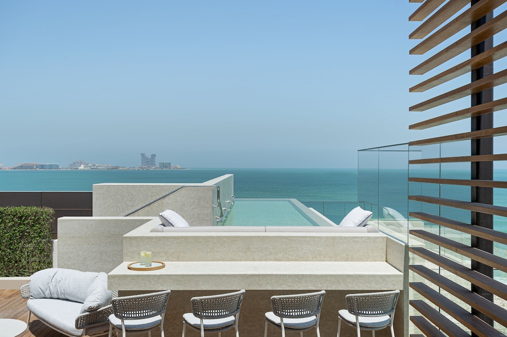 Jumeirah Al Naseem Dubai — Swimming pool in Dubai