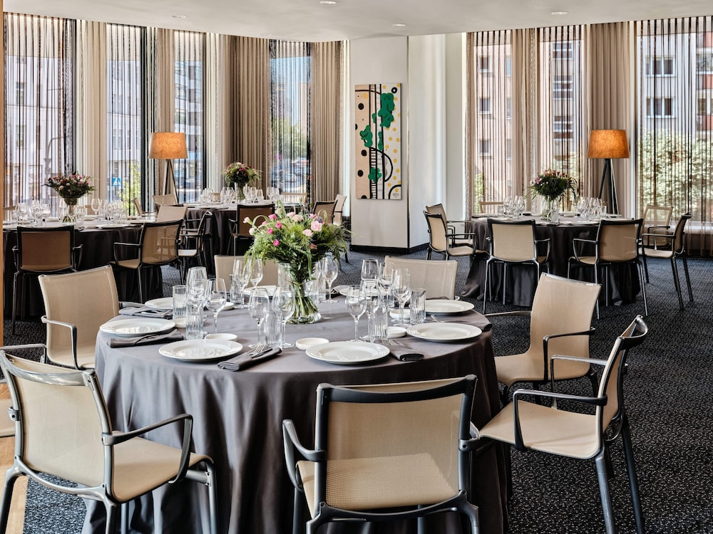 Holiday Inn Warsaw City Centre by IHG — Restaurant & bars in Warsaw, Masovian