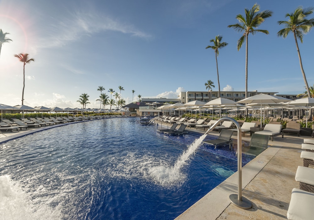 Royalton Bavaro, An Autograph Collection All-Inclusive Resort & Casino — Swimming pool in Bavaro, La Altagracia
