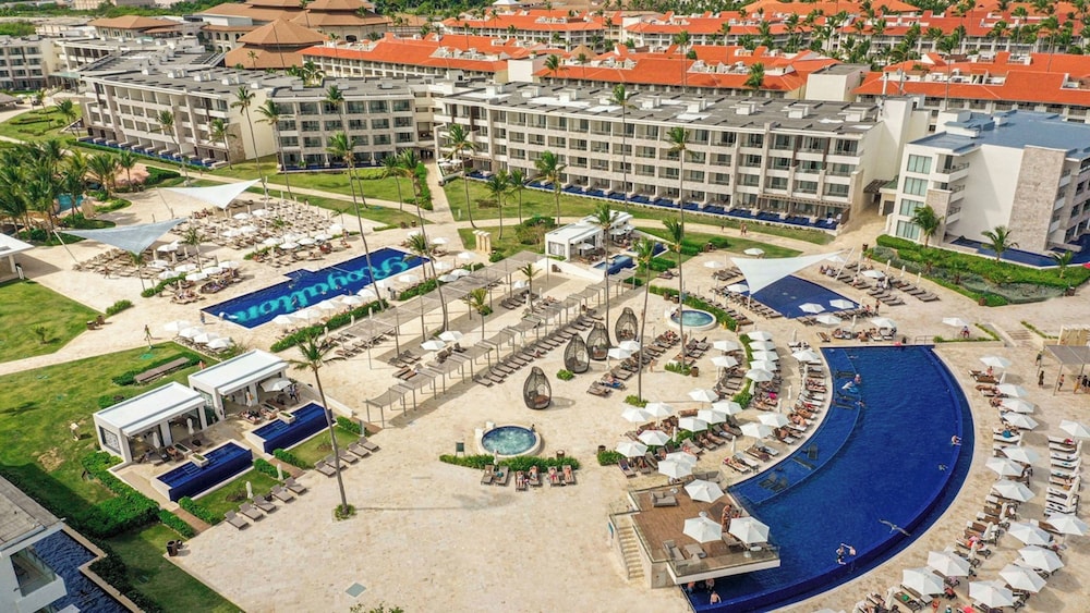 Royalton Bavaro, An Autograph Collection All-Inclusive Resort & Casino — Swimming pool in Bavaro, La Altagracia