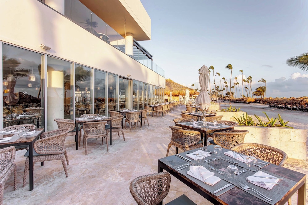 Royalton Bavaro, An Autograph Collection All-Inclusive Resort & Casino — Restaurant & bars in Bavaro, La Altagracia