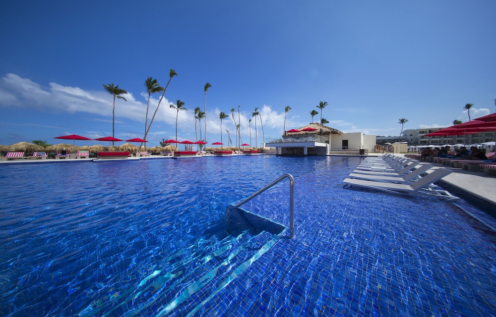 Royalton Bavaro, An Autograph Collection All-Inclusive Resort & Casino — Swimming pool in Bavaro, La Altagracia