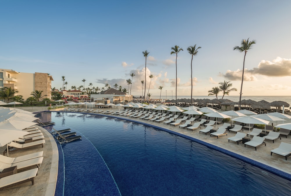 Royalton Bavaro, An Autograph Collection All-Inclusive Resort & Casino — Swimming pool in Bavaro, La Altagracia