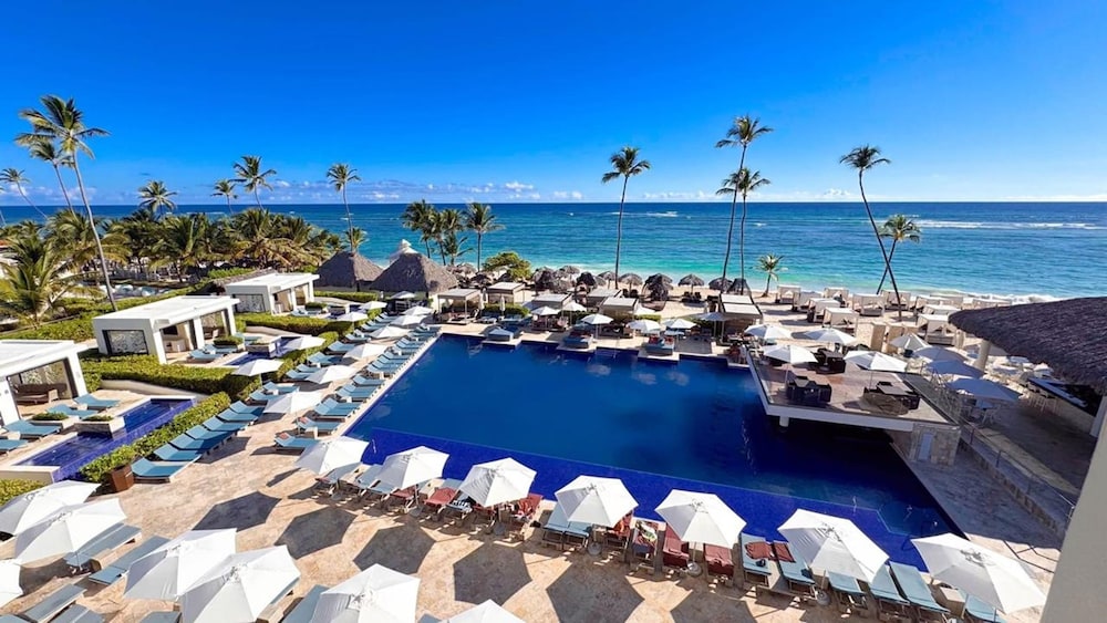 Royalton Bavaro, An Autograph Collection All-Inclusive Resort & Casino — Swimming pool in Bavaro, La Altagracia