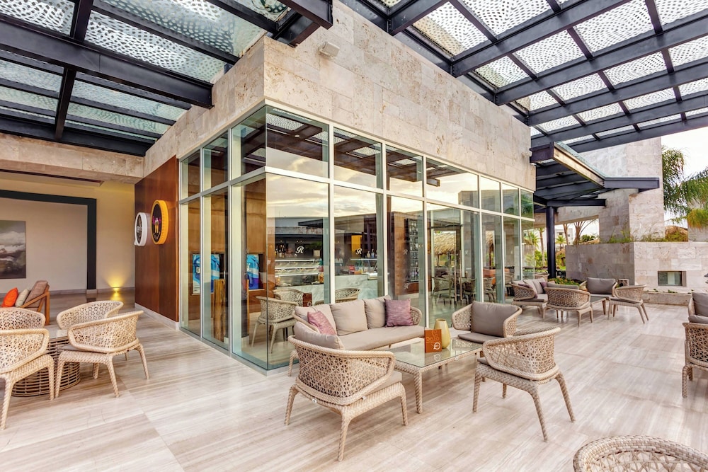 Royalton Bavaro, An Autograph Collection All-Inclusive Resort & Casino — Restaurant & bars in Bavaro, La Altagracia