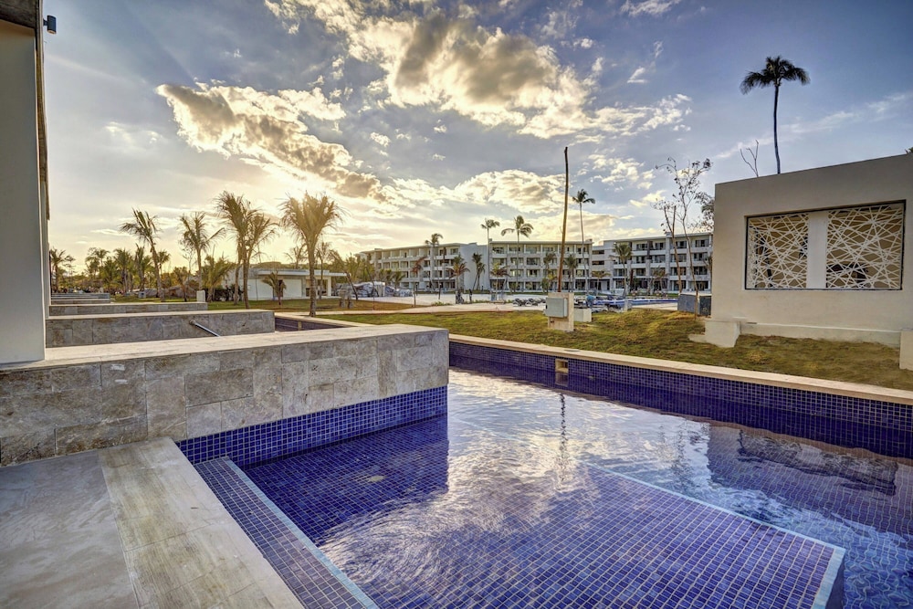 Royalton Bavaro, An Autograph Collection All-Inclusive Resort & Casino — Swimming pool in Bavaro, La Altagracia
