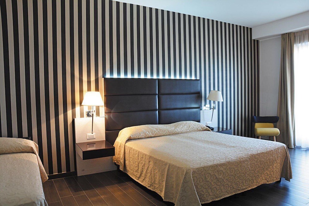 SHotel