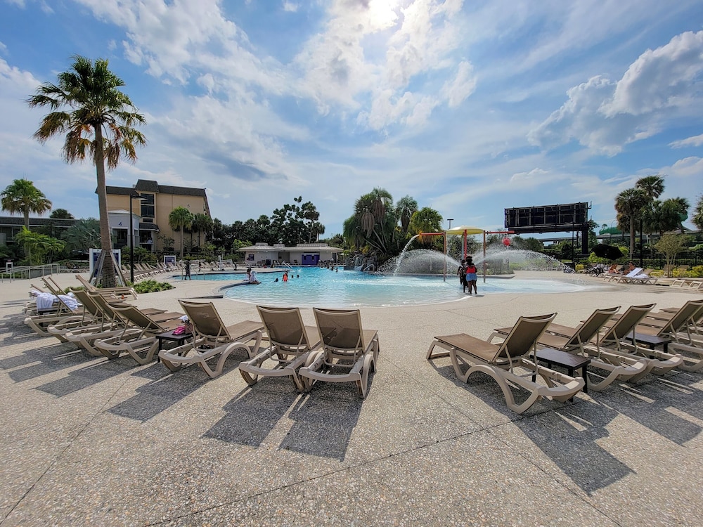 Wyndham I-Drive Avanti Resort & Conference Center — Swimming pool in Orlando, Florida
