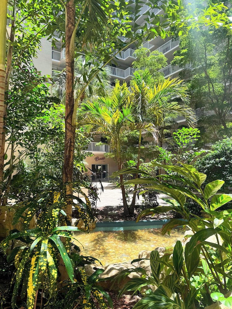 Wyndham I-Drive Avanti Resort & Conference Center — Hotel building in Orlando, Florida