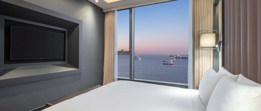 Hilton Istanbul Bakirkoy — Hotel rooms in Istanbul, Istanbul