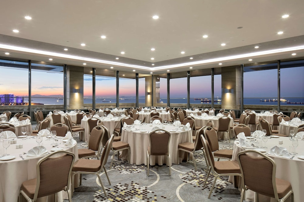 Hilton Istanbul Bakirkoy — Restaurant & bars in Istanbul, Istanbul