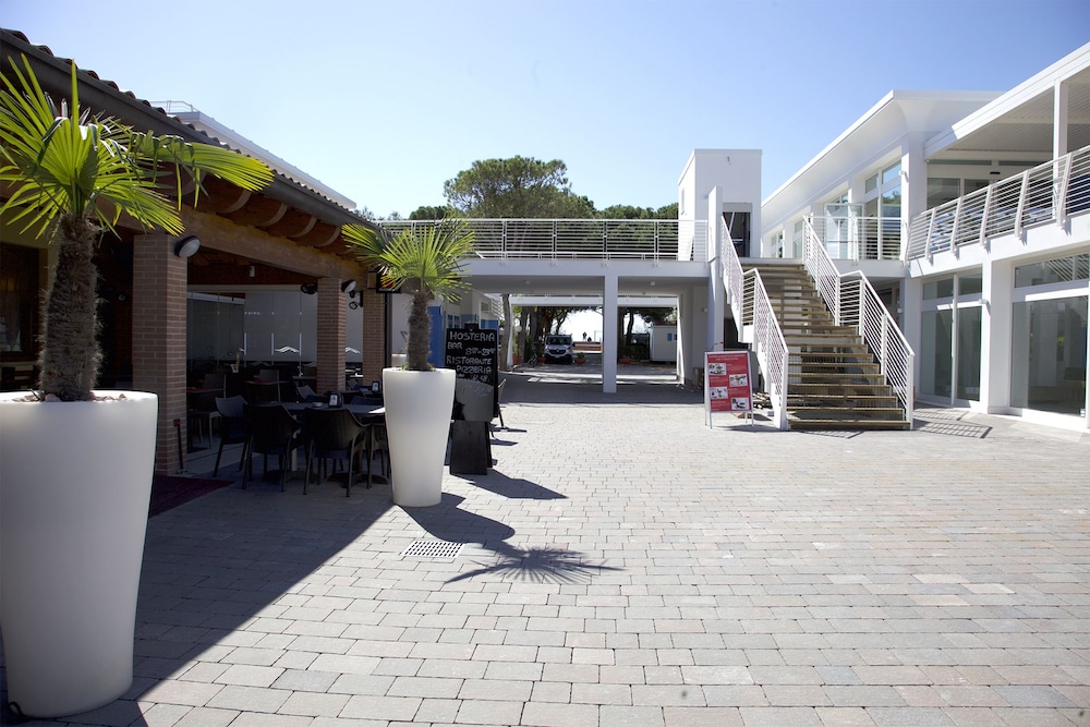 Camping Village Cavallino — Restaurant & bars in Cavallino-Treporti, Veneto