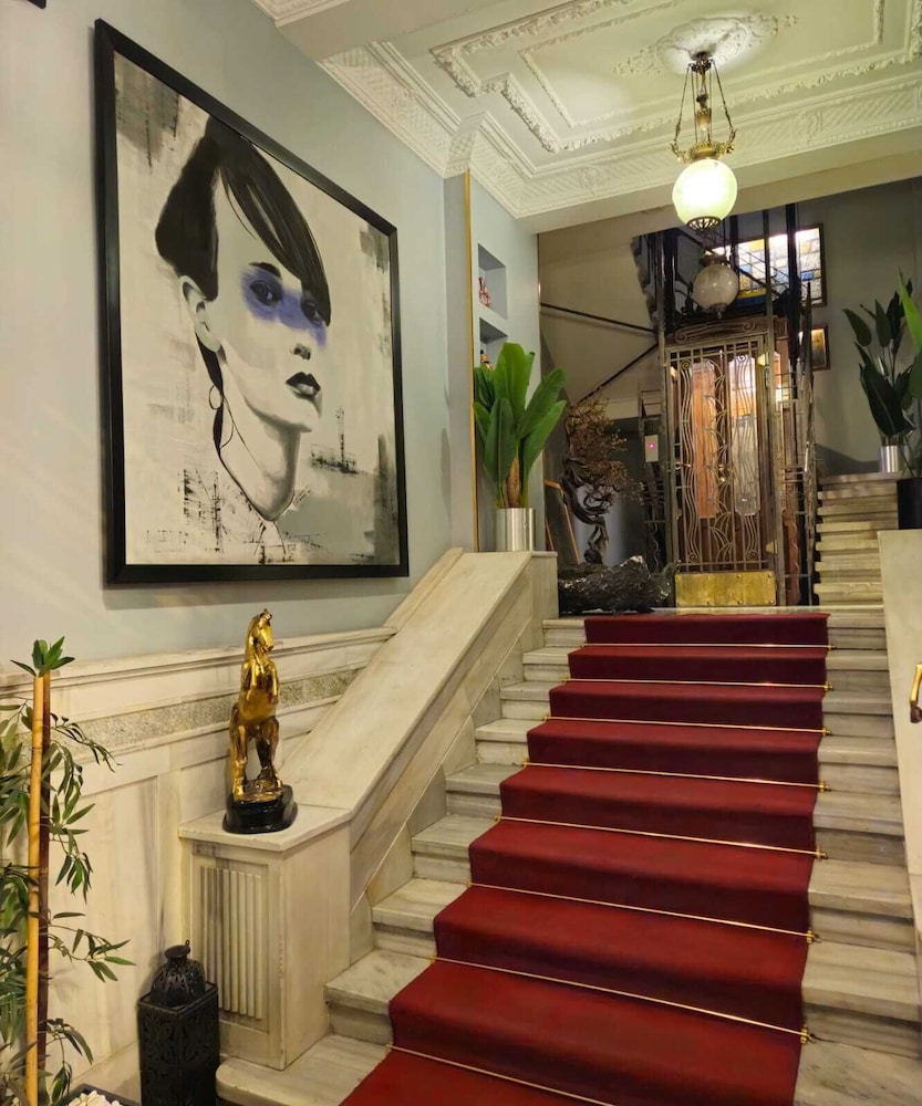 Lina Hotel Taksim Pera — Hotel building in Istanbul, Istanbul