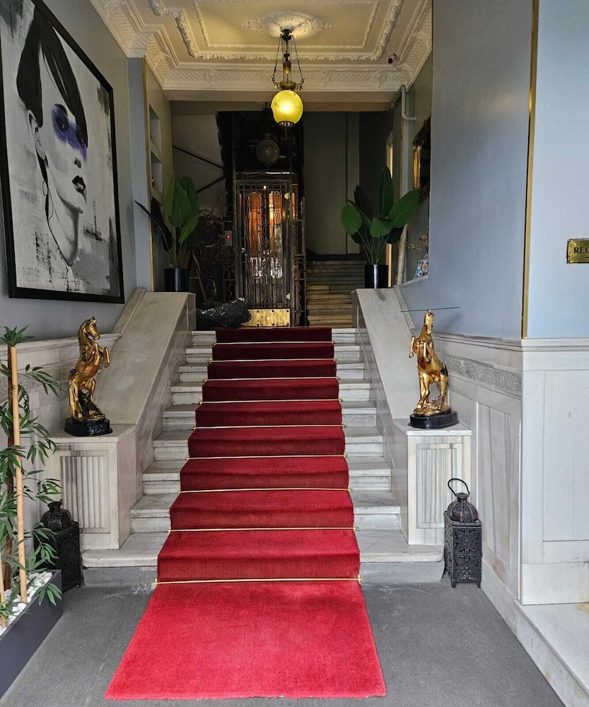 Lina Hotel Taksim Pera — Hotel building in Istanbul, Istanbul