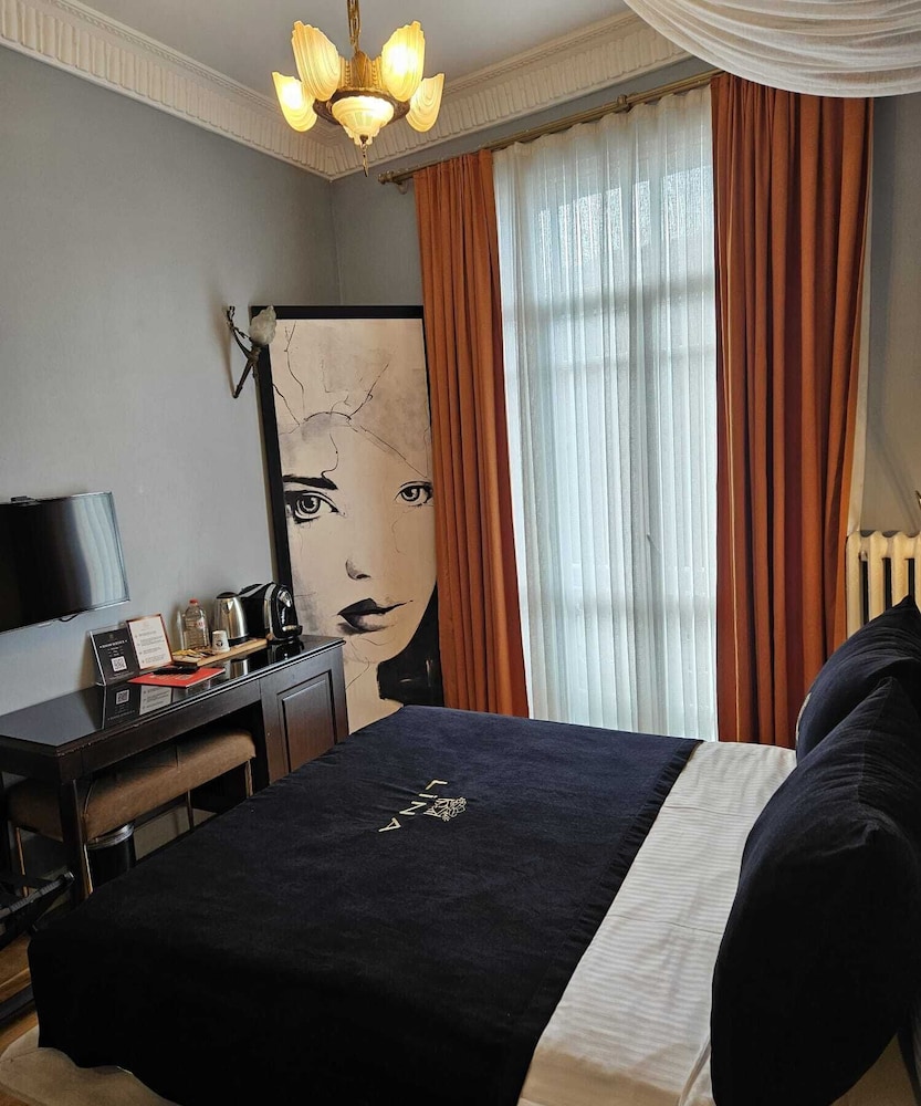 Lina Hotel Taksim Pera — Hotel rooms in Istanbul, Istanbul