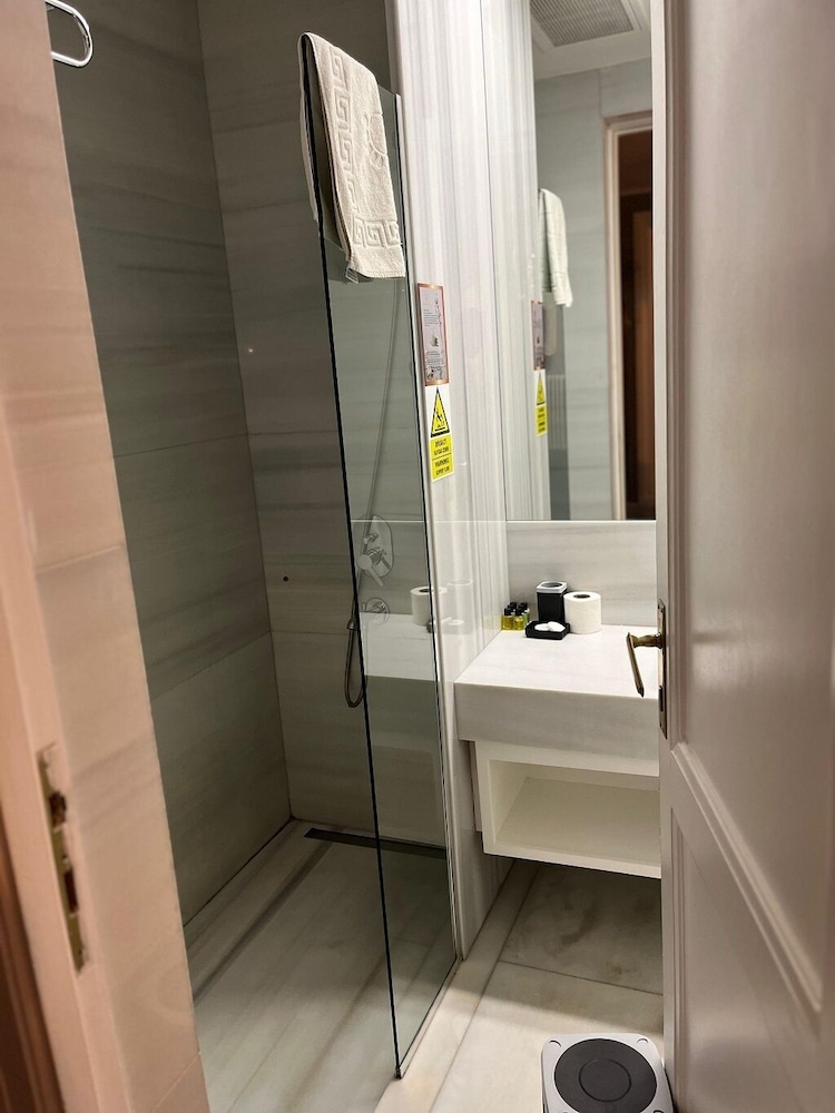 Lina Hotel Taksim Pera — Hotel rooms in Istanbul, Istanbul
