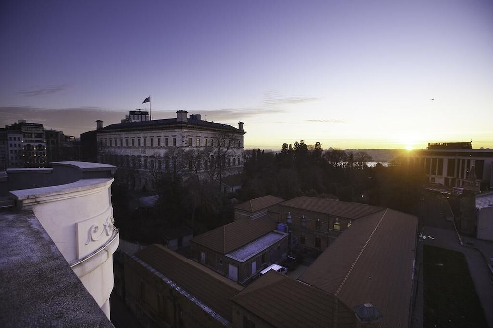 Lina Hotel Taksim Pera — Hotel building in Istanbul, Istanbul