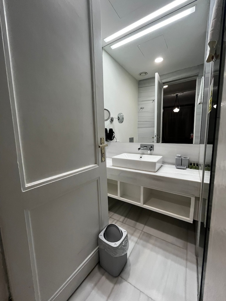 Lina Hotel Taksim Pera — Hotel rooms in Istanbul, Istanbul