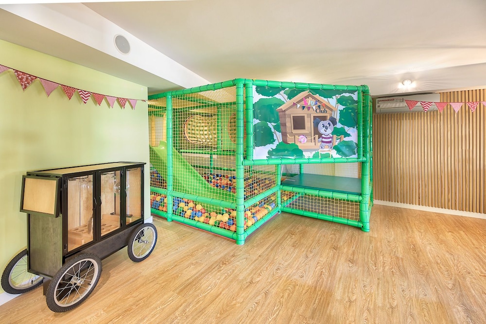 Hotel LIVVO Koala Garden — Attractions for children in Maspalomas, Canary Islands