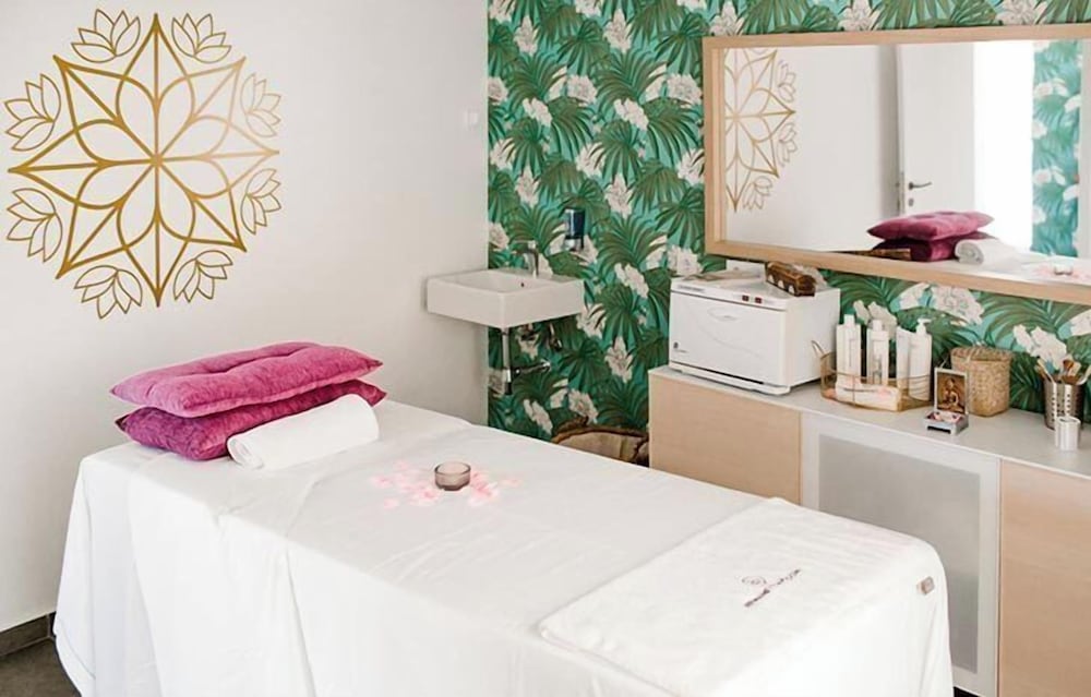 Hotel LIVVO Koala Garden — Spa in Maspalomas, Canary Islands