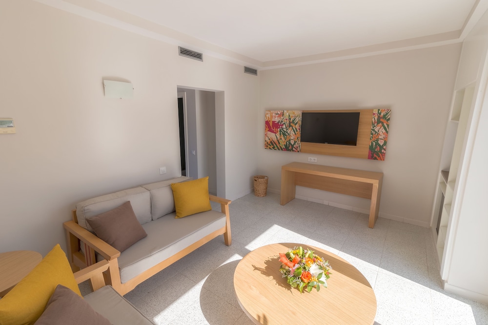 Hotel LIVVO Koala Garden — Hotel rooms in Maspalomas, Canary Islands