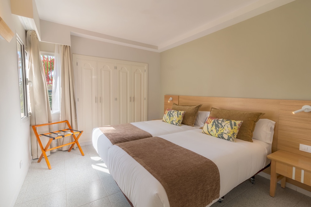 Hotel LIVVO Koala Garden — Hotel rooms in Maspalomas, Canary Islands