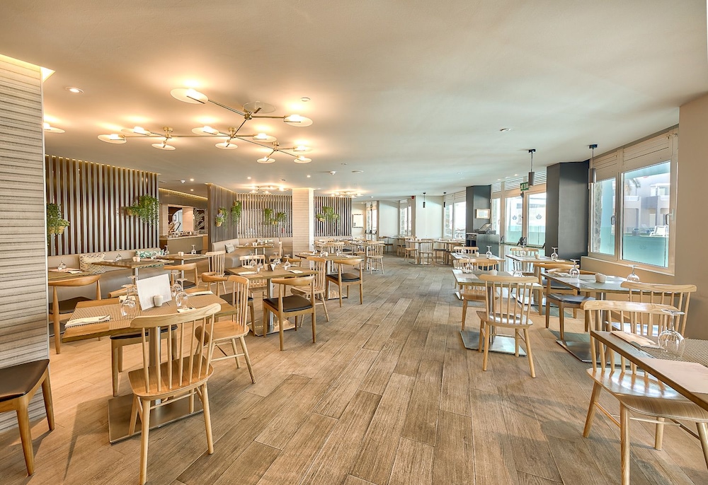 Hotel LIVVO Koala Garden — Restaurant & bars in Maspalomas, Canary Islands