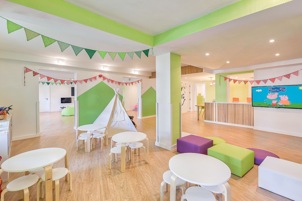 Hotel LIVVO Koala Garden — Attractions for children in Maspalomas, Canary Islands