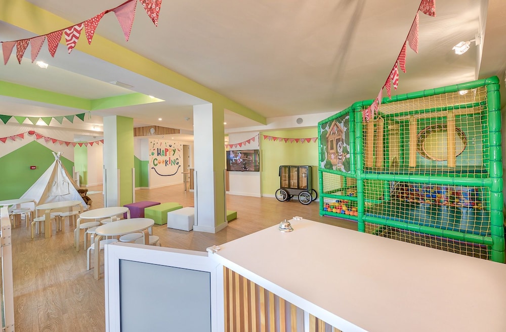 Hotel LIVVO Koala Garden — Attractions for children in Maspalomas, Canary Islands