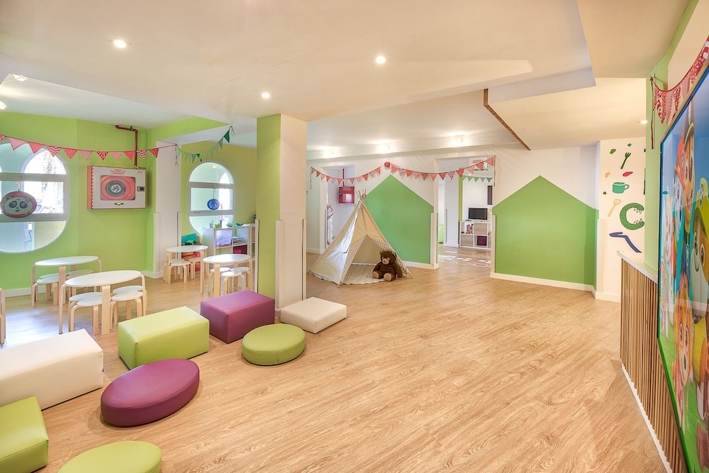 Hotel LIVVO Koala Garden — Attractions for children in Maspalomas, Canary Islands