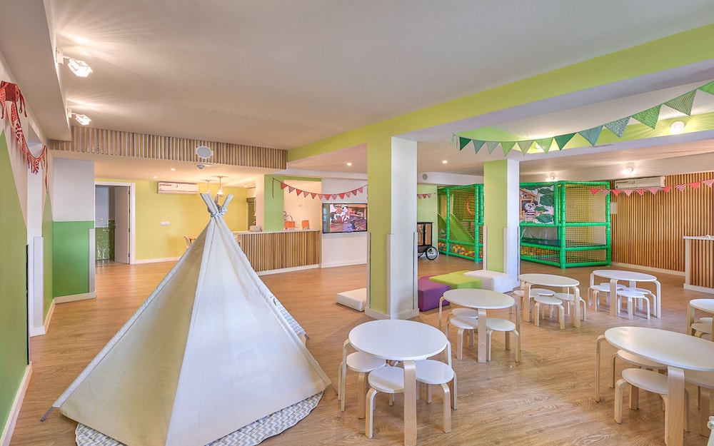 Hotel LIVVO Koala Garden — Attractions for children in Maspalomas, Canary Islands